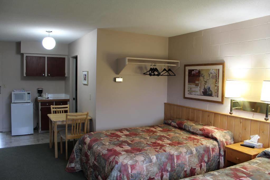 Pacific Rim Motel Ucluelet Exteriör bild
